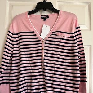 Lands’End new unworn v neck half button supima cotton 3/4 sleeves top in XL(18).